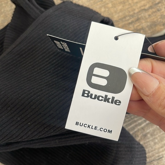 NWT Buckle Freshwear Black Ribbed Stretch High Neck Sleeveless Crop Top Tank - Picture 4 of 5